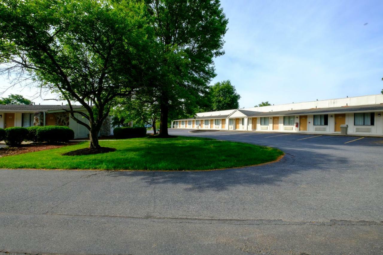 American Inn Carlisle Exterior photo